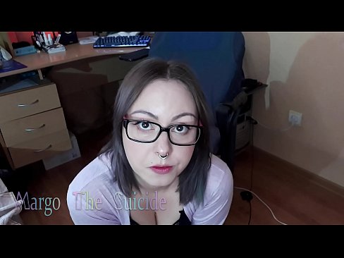 ❤️ Ọmọbinrin ti o ni gbese pẹlu awọn gilaasi buruja Dildo jinna lori Kamẹra ☑ Ibalopo ❤